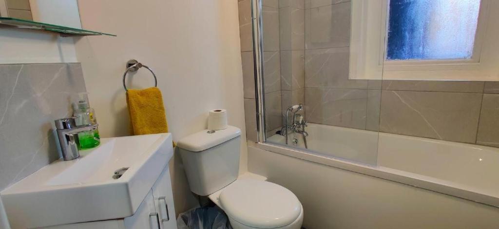 Triple Room With Private Bath Near Lfc Free Street Parking Liverpool Exterior foto